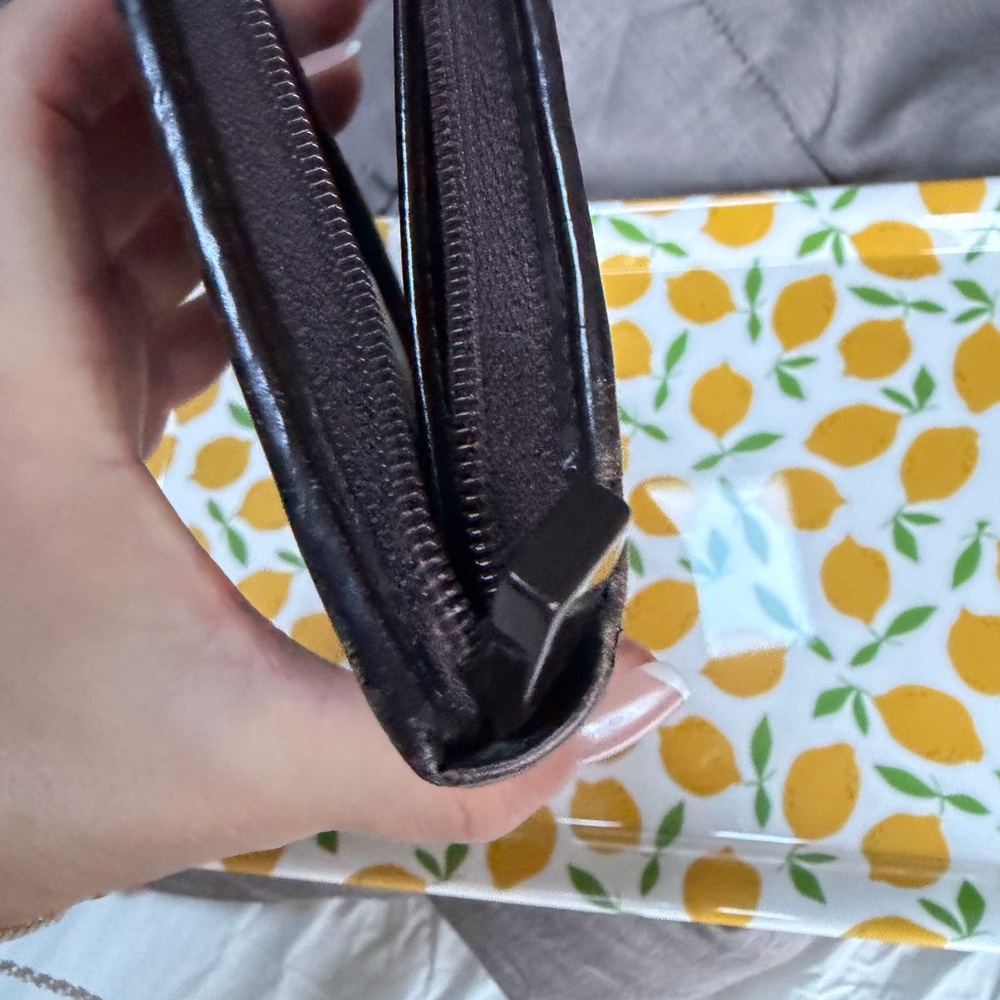 Gucci Black Logo Clutch Wallet - Picture 3 of 11